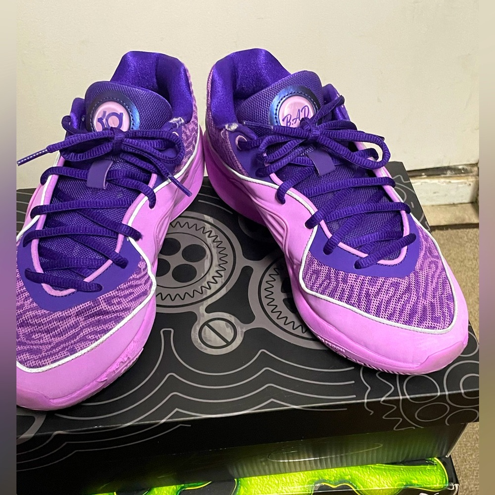 KD16 "B.A.D."
Basketball Shoes (Used with slight wear)